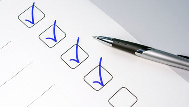 Zuständigkeiten in einzelnen Bereichen (Source: Ralf Geithe - Fotolia) Das Bild zeigt angekreuzte Checkboxen.