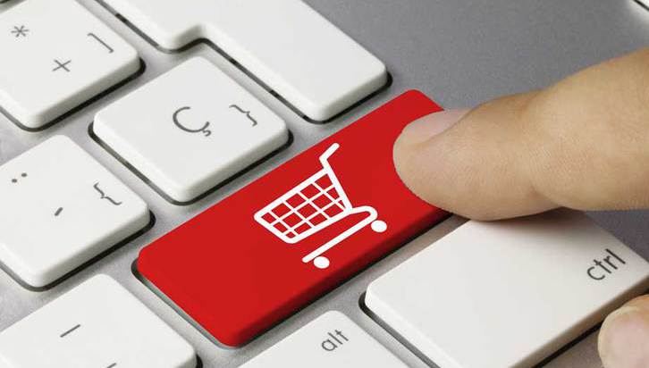 Onlinehandel (Quelle: momius / Fotolia.com) Das Bild zeigt einen Zeigefinger, der auf einer Computertastatur auf eine Taste mit einem Warenkorbzeichen drückt. (Quelle: momius / Fotolia.com)